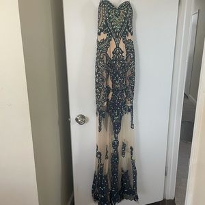Beautiful dress!! Never worn with tag!
